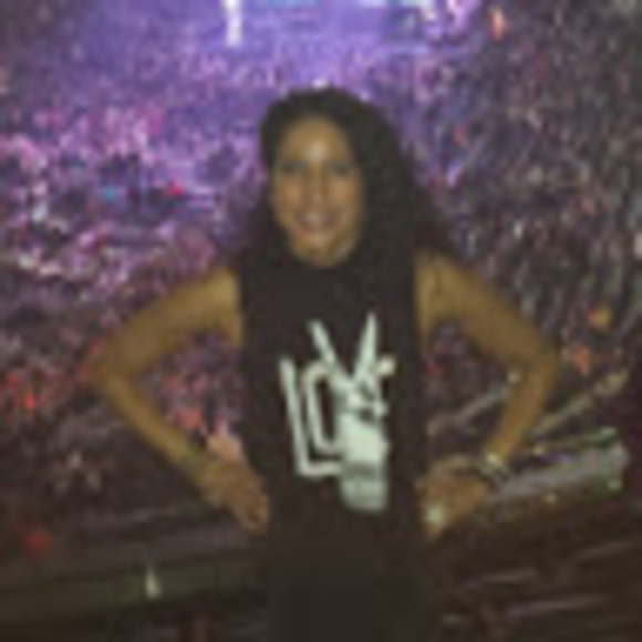 Meet your Posher, Nicole - Picture 1 of 1